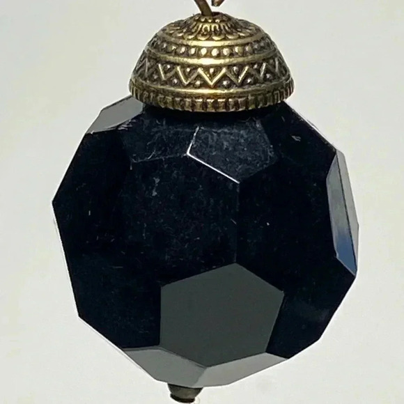 VINTAGE BEADED EARRINGS. NICE DETAIL. - Picture 7 of 8